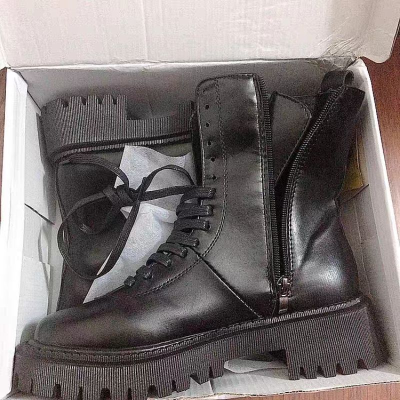 BOOT NỮ CAO. CỔ ĐẾ CAO CHẤT DA XỊN CÓ DÂY ĐEN VÀ TRẮNG / BOOTS CAO CỔ NỮ ĐẾ CAO DA XỊN
