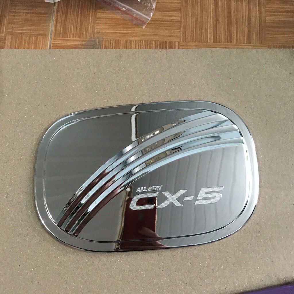 Ốp Nắp Xăng Xe Mazda CX5, CX-5 2018 2019 2020 2021 mẫu mạ crom và mẫu carbon