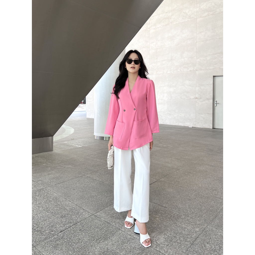 YU CHERRY | Áo khoác nữ không cổ, có túi Neckless Button Blazer YA391