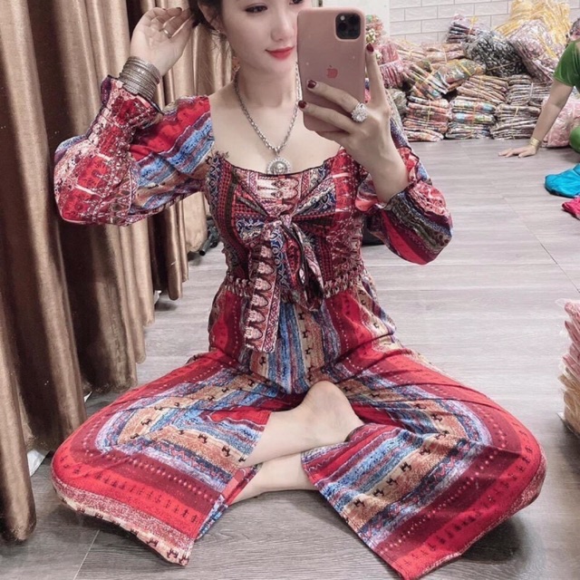 Sét đồ bộ lụa thổ cẩm cổ vuông trễ tay dài bo | BigBuy360 - bigbuy360.vn