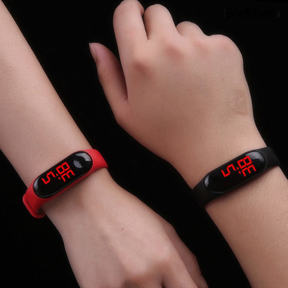 Đồng hồ đeo tay có đèn LED kĩ thuật số kèm phụ kiện chất lượng cao | BigBuy360 - bigbuy360.vn
