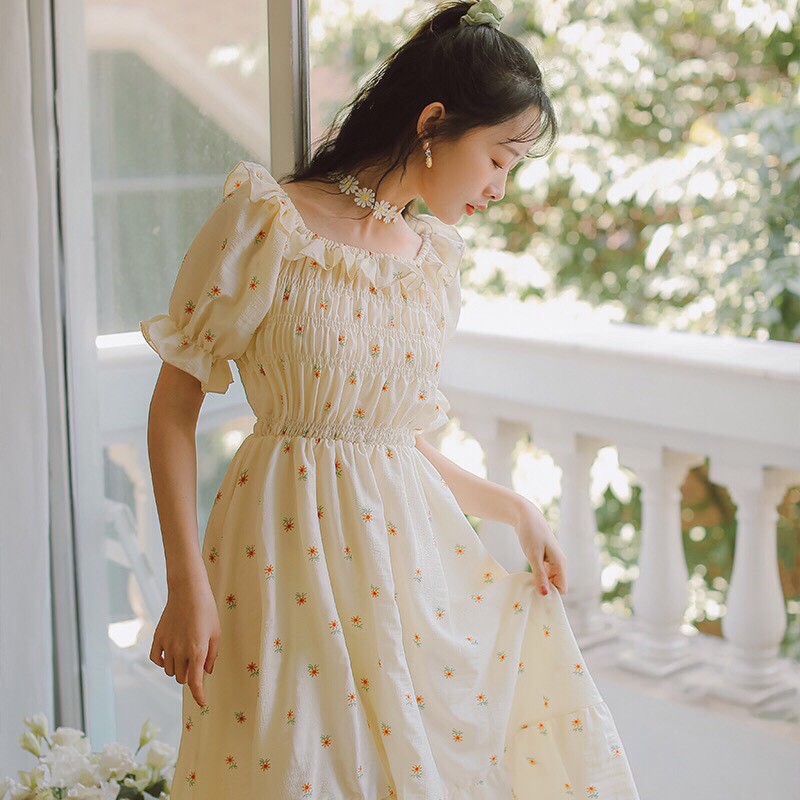 Đầm nữ dễ thương cổ vuông nhúm ngực in hình hoa cúc