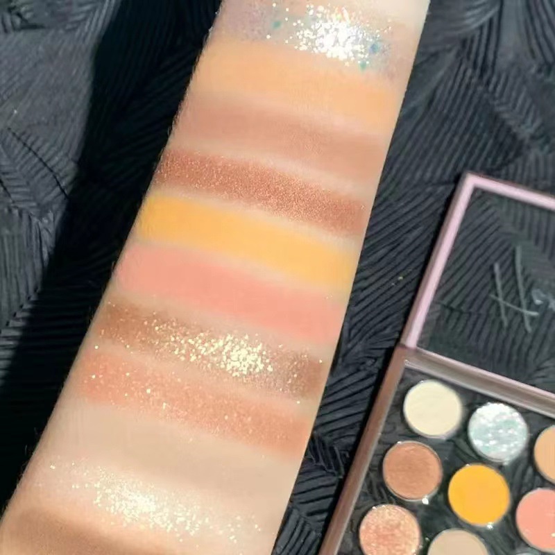 Bảng Phấn Mắt 12 Màu Sắc Hiệu Ứng Lì/ Ánh Kim Chống Nước Thời Trang