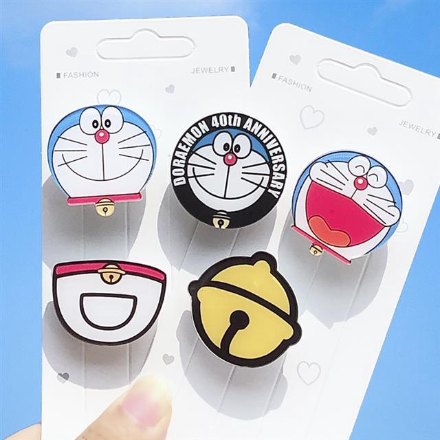 Huy Hiệu Cài Áo Hình Doraemon Đáng Yêu