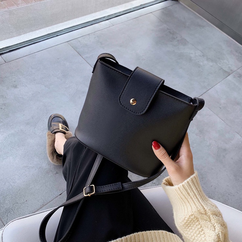 2019 New trendy crossbody student ins single shoulder large capacity all-match Korean style bucket Internet celebrity small autumn and winter bag for women