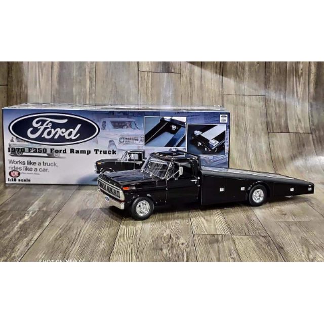 Xe Mô Hình Ford F350 Ramp Truck 1970&lt;br&gt;&lt;br&gt;- Tỉ lệ : 1:18 &lt;br&gt;- Hãng sản xuất : ACME