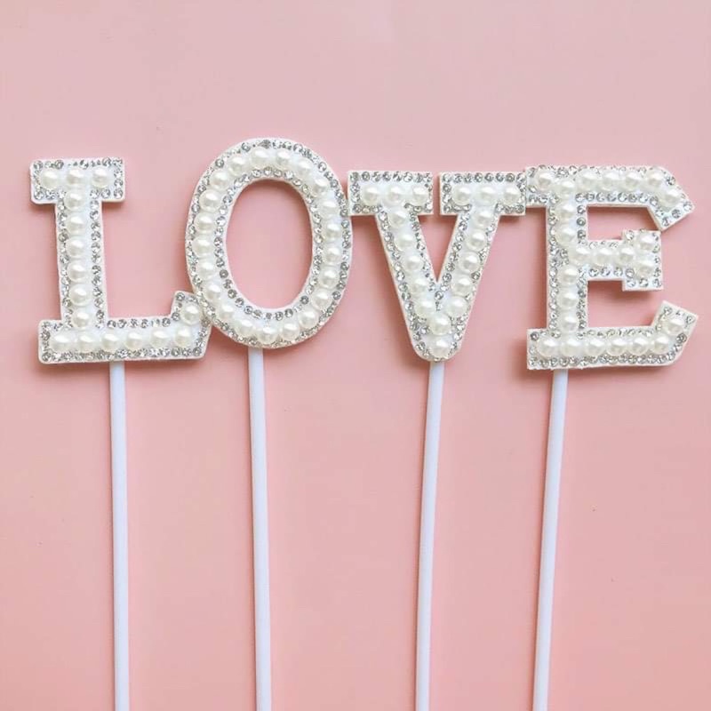 Cắm love đính đá trang trí bánh kem