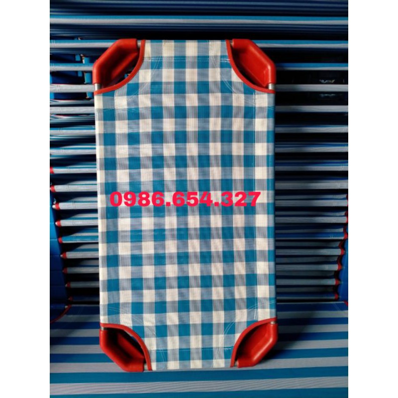 Giường Mickey có 2 thanh đỡ inox