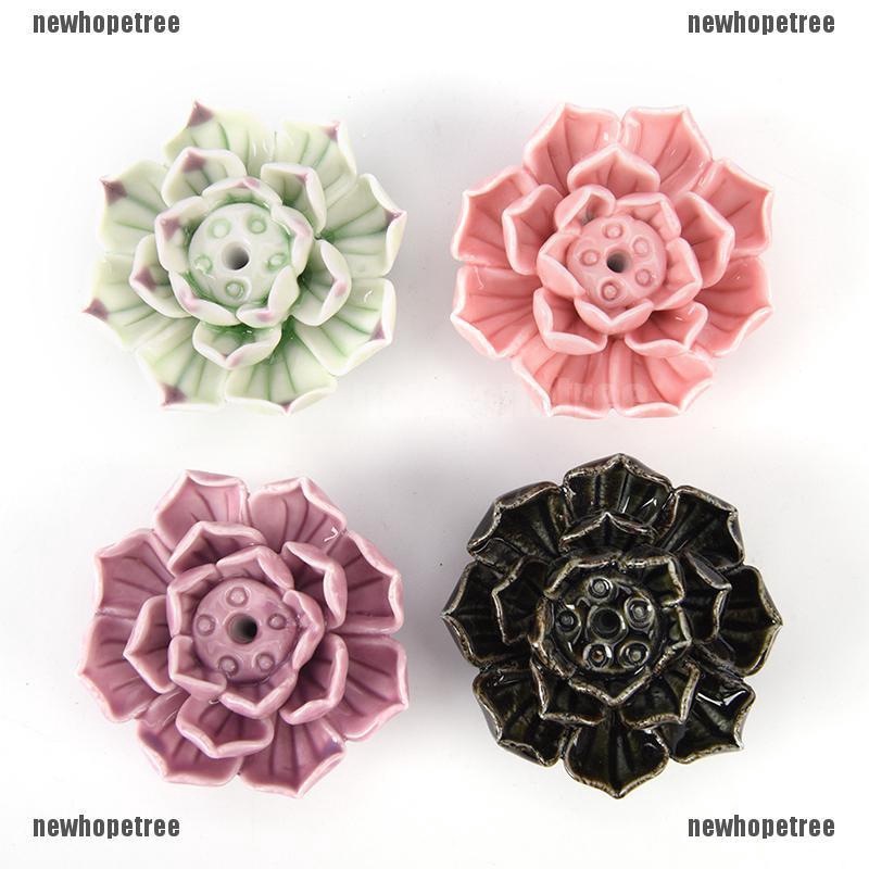 Đế lư hương thiết kế hình hoa sen bằng sứ độc đáo