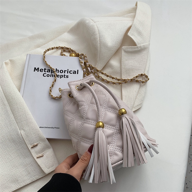 Túi Đeo Chéo Vai Thêu Họa Tiết Độc Đáo Thời Trang Mùa Hè 2022