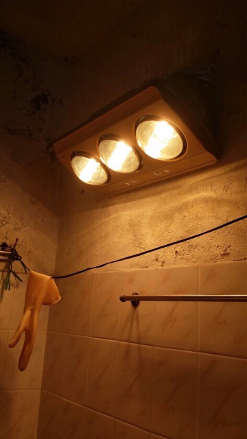 Đèn sưởi treo tường nhà tắm NAVADO - Hàng Chính Hãng