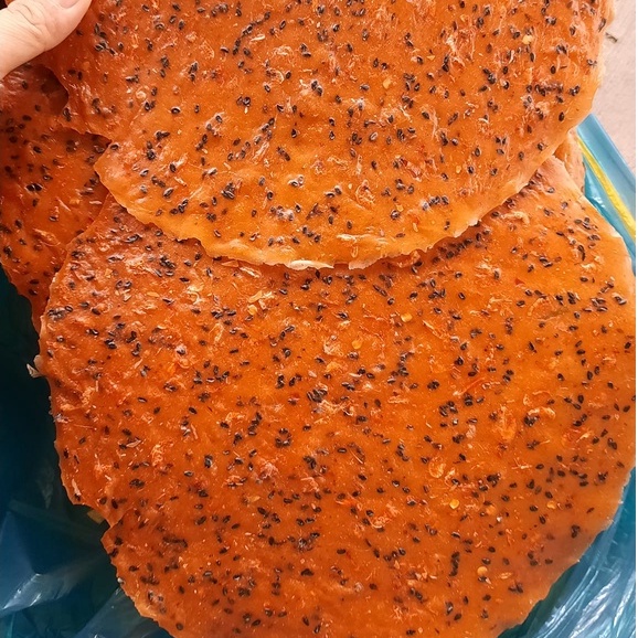 Bánh tráng tôm mè ớt cay thơm, bánh đa tôm vừng ớt chưa nướng, bánh tráng bình định