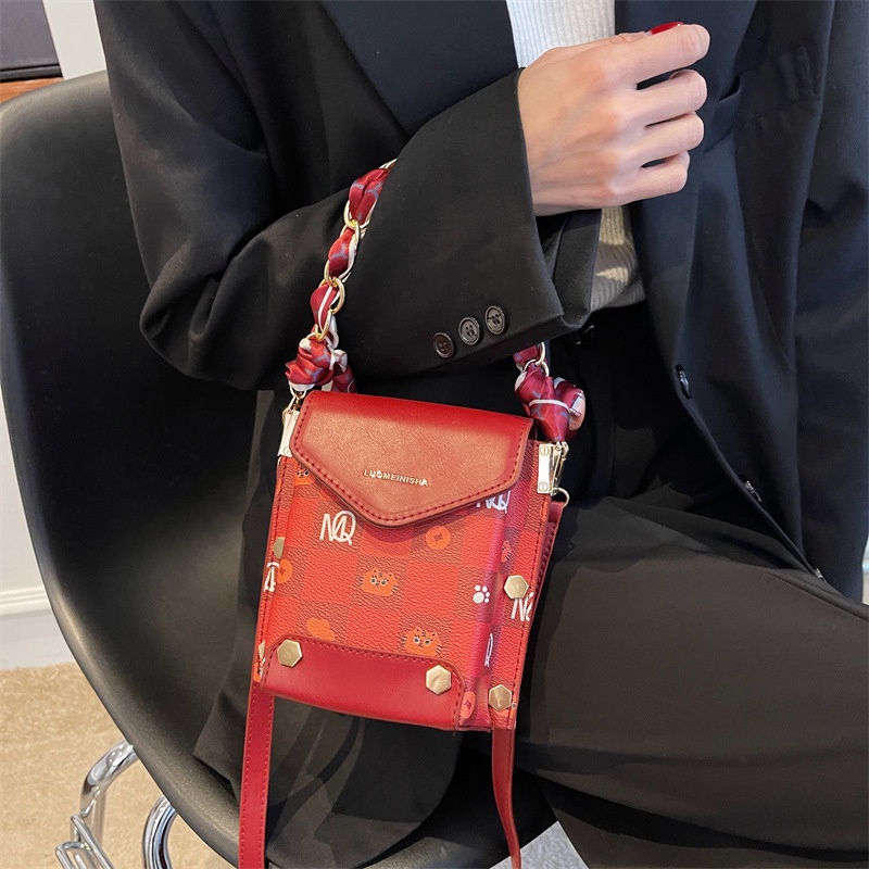 Túi đeo vai mini IELGY phối dây xích đựng điện thoại thời trang cho nữ