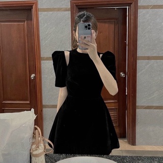 VÁY NHUNG KHOÉT VAI