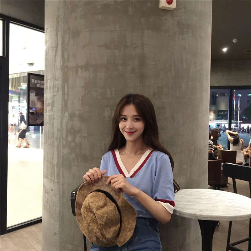 Áo cổ chữ V có viền