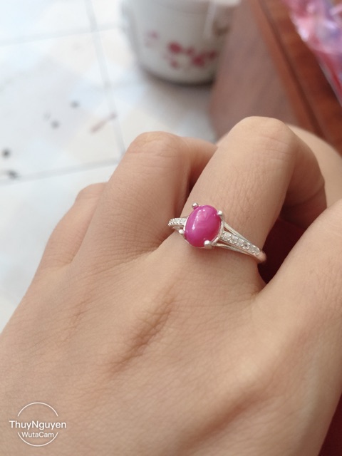 Nhẫn đá hồng nhân tạo bạc ta sắc nét