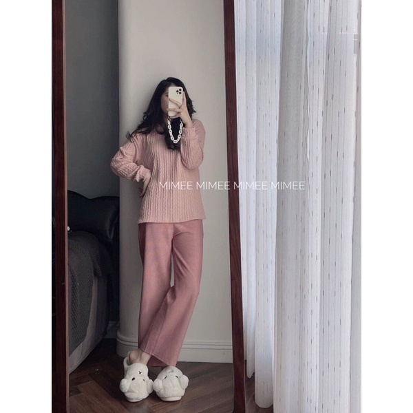 Set áo len và quần nhung màu hồng tôn da