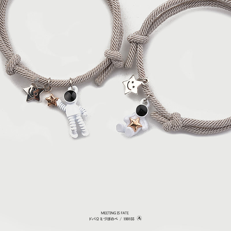 Vòng Đeo Tay Phối Mặt Kim Loại Hình Phi Hành Gia Xinh Xắn | BigBuy360 - bigbuy360.vn