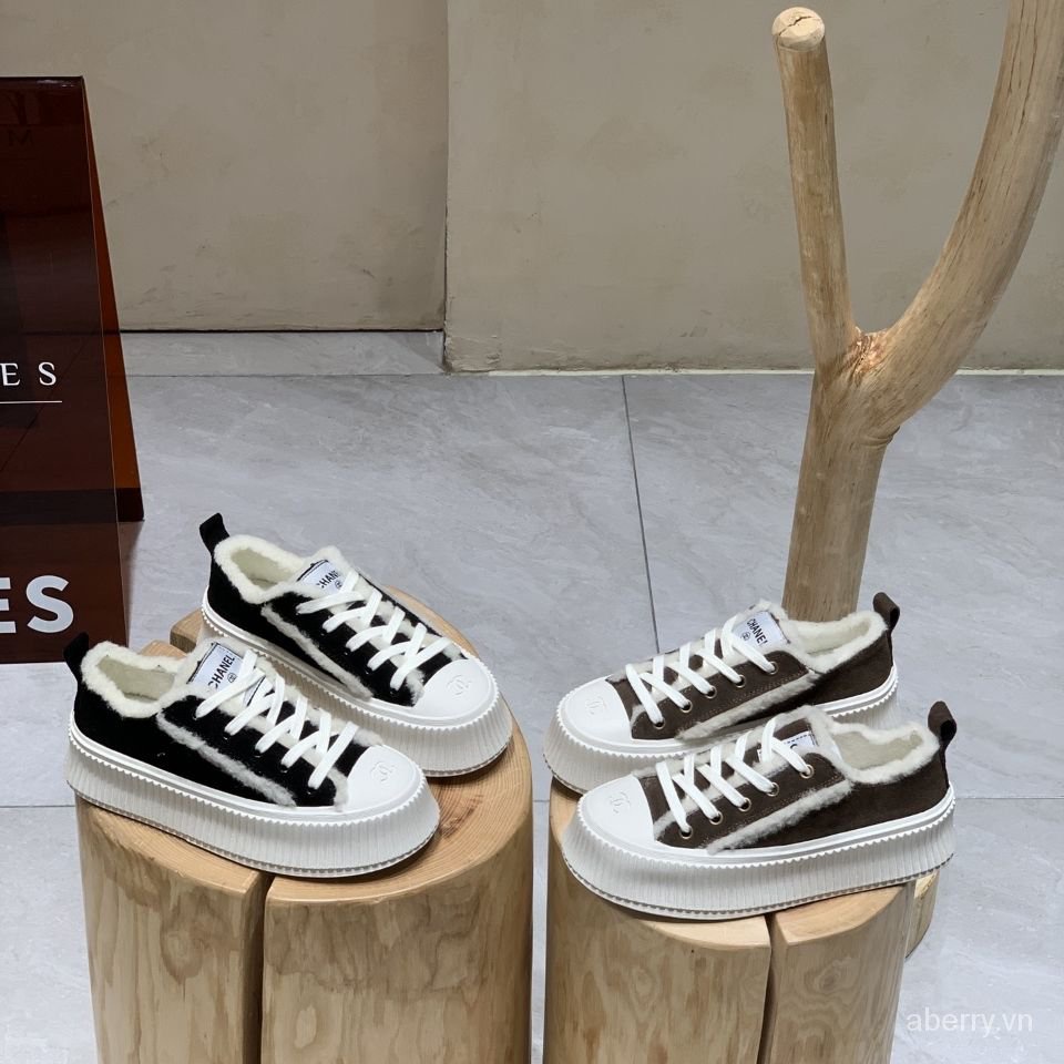 Giày thể thao Chanel vải canvas đế dày tăng chiều cao phối lông cừu thời trang mùa hè cho nữ 0O5h