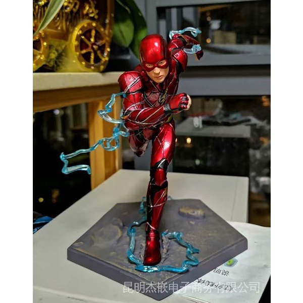 Mô Hình Nhân Vật Siêu Anh Hùng The Flash Sống Động Chất Lượng