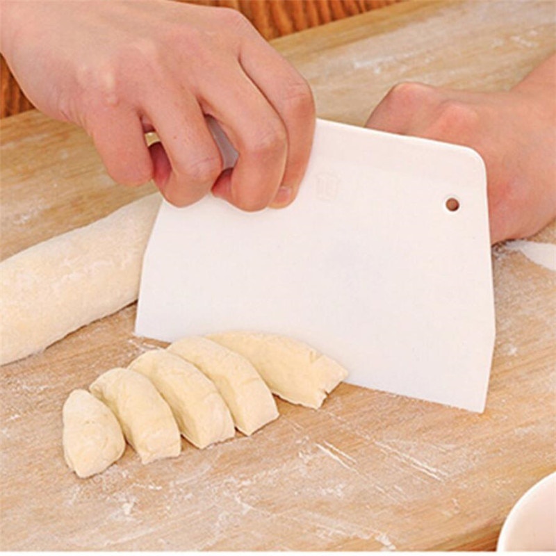 Dụng Cụ Cắt Bột Làm Bánh Bằng Nhựa PP Tiện Dụng Cho Nhà Bếp