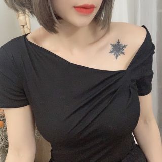 Áo Thun Lệch Vai, Co Giãn 4 Chiều.