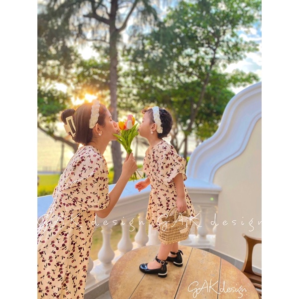 Đầm cánh dơi cặp mẹ bé