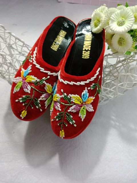 Hài nhung thêu cườm cho bé