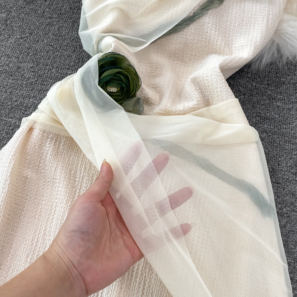 #1231  Đầm hai dây chất voan lụa màu kem đính hoa có size