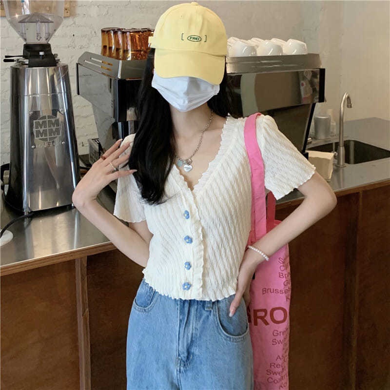 Knitwear short sleeve summer 2022 new thin sweet spicy wind fungus edge slim fitting V-neck short T-Shirt Top Women's wear
