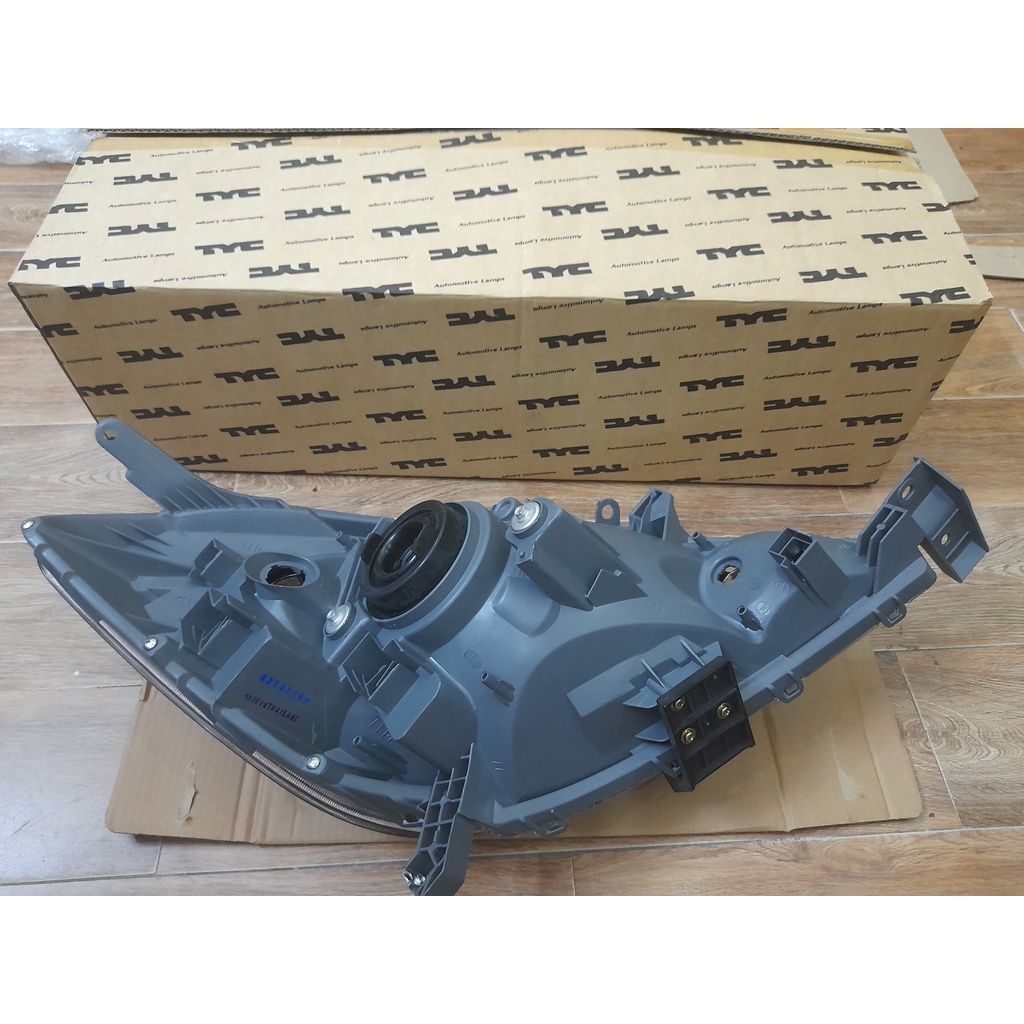 Đèn pha Toyota Innova 2006-2011 TYC Đài Loan