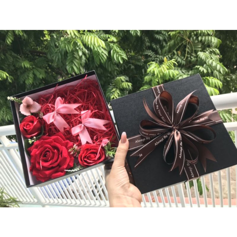 Hộp hoa đựng phấn tặng kèm giấy rơm +hoa +nơ