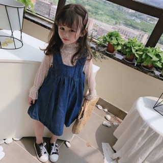Set váy yếm bò + áo ren cho bé cực xinh