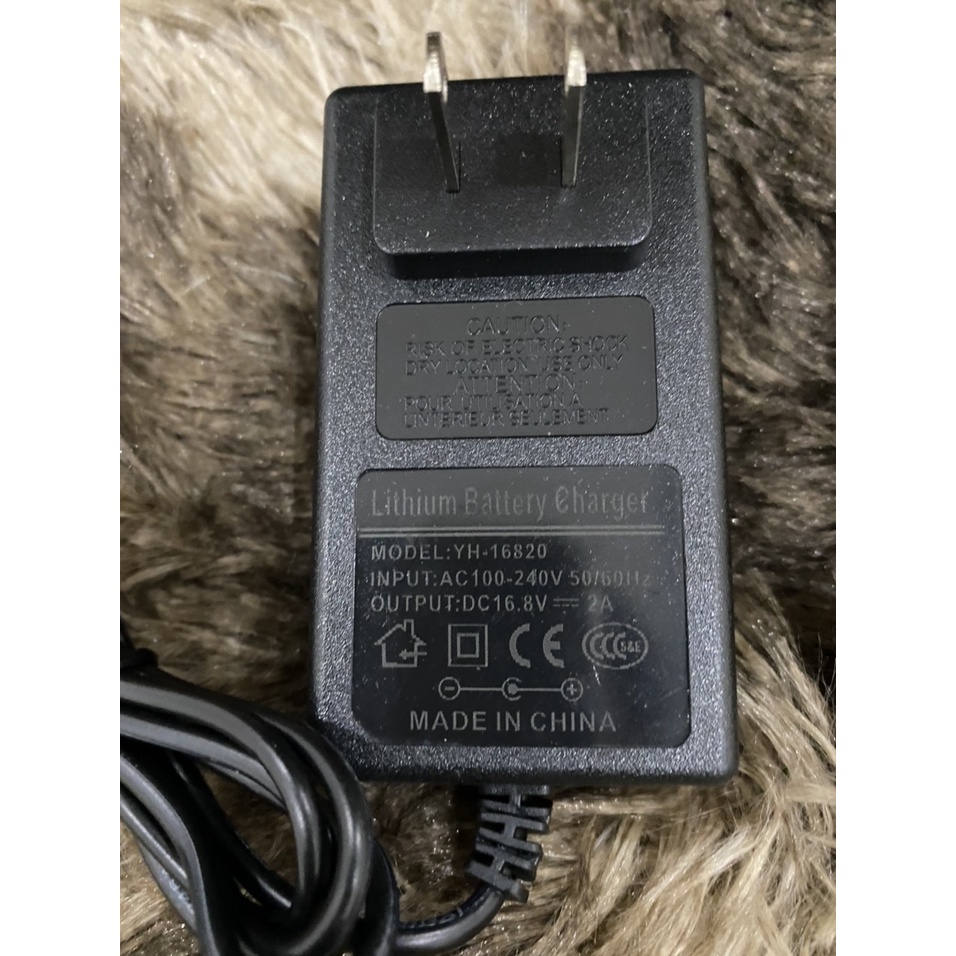 Sạc 4S 16.8V 2A dùng cho pin Li-ion có đèn báo đầy.