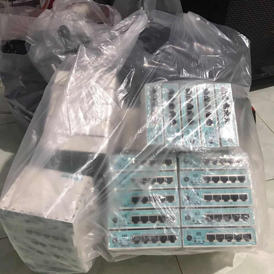 Router cân bằng tải Mikrotik 750Gr3