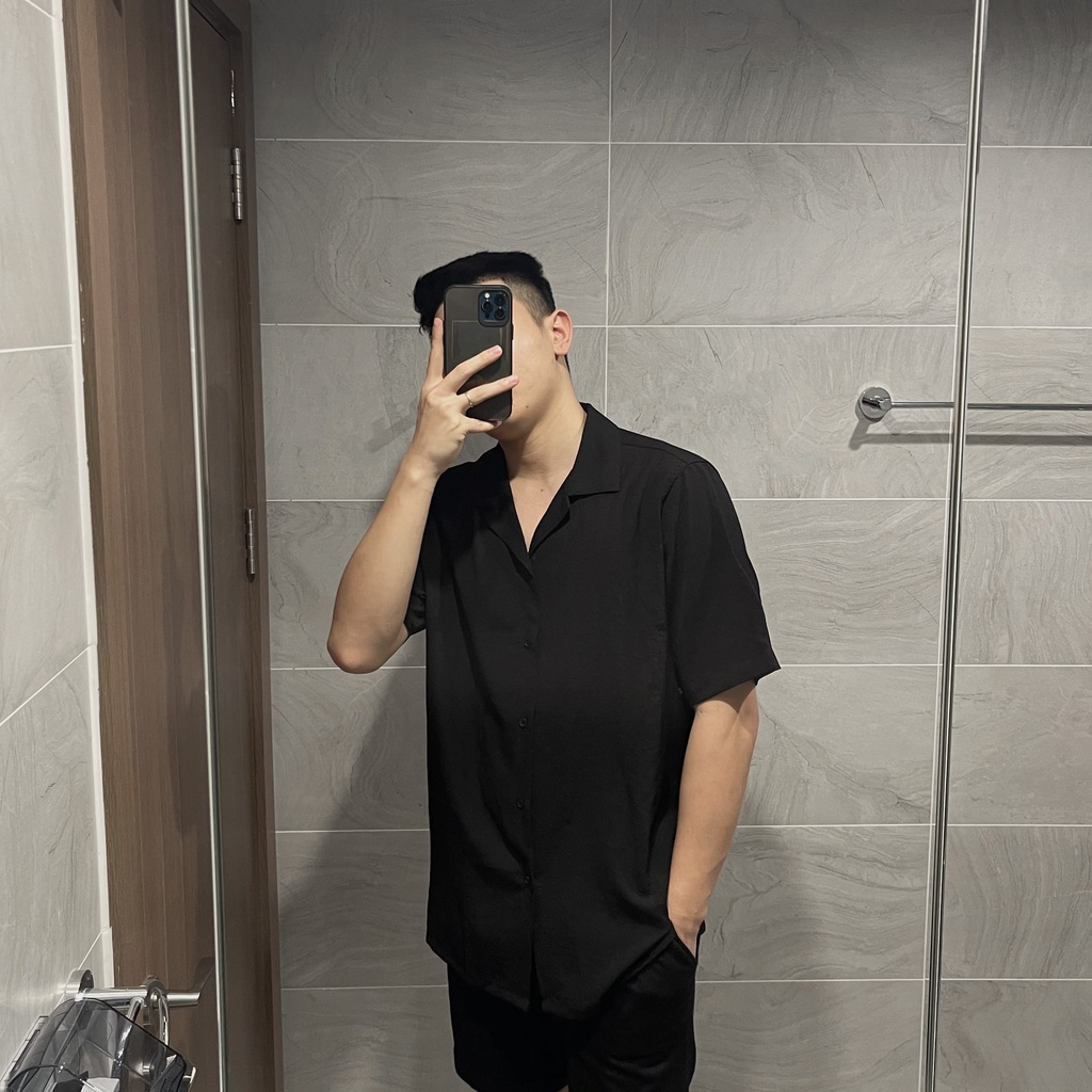 Áo sơ mi tay ngắn nam màu Đen form rộng,sơ mi cổ vest unisex Hàn Quốc chất vải lụa dãn