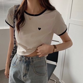 Áo Thun Croptop Thêu Trái Tim Viền Cổ Basic Style
