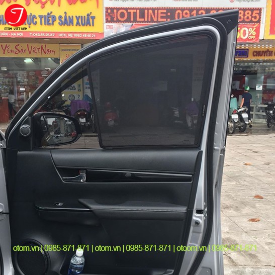 Rèm che nắng Toyota Hilux 2016 – 2018 (Loại 1) hít nam châm BH 24 tháng