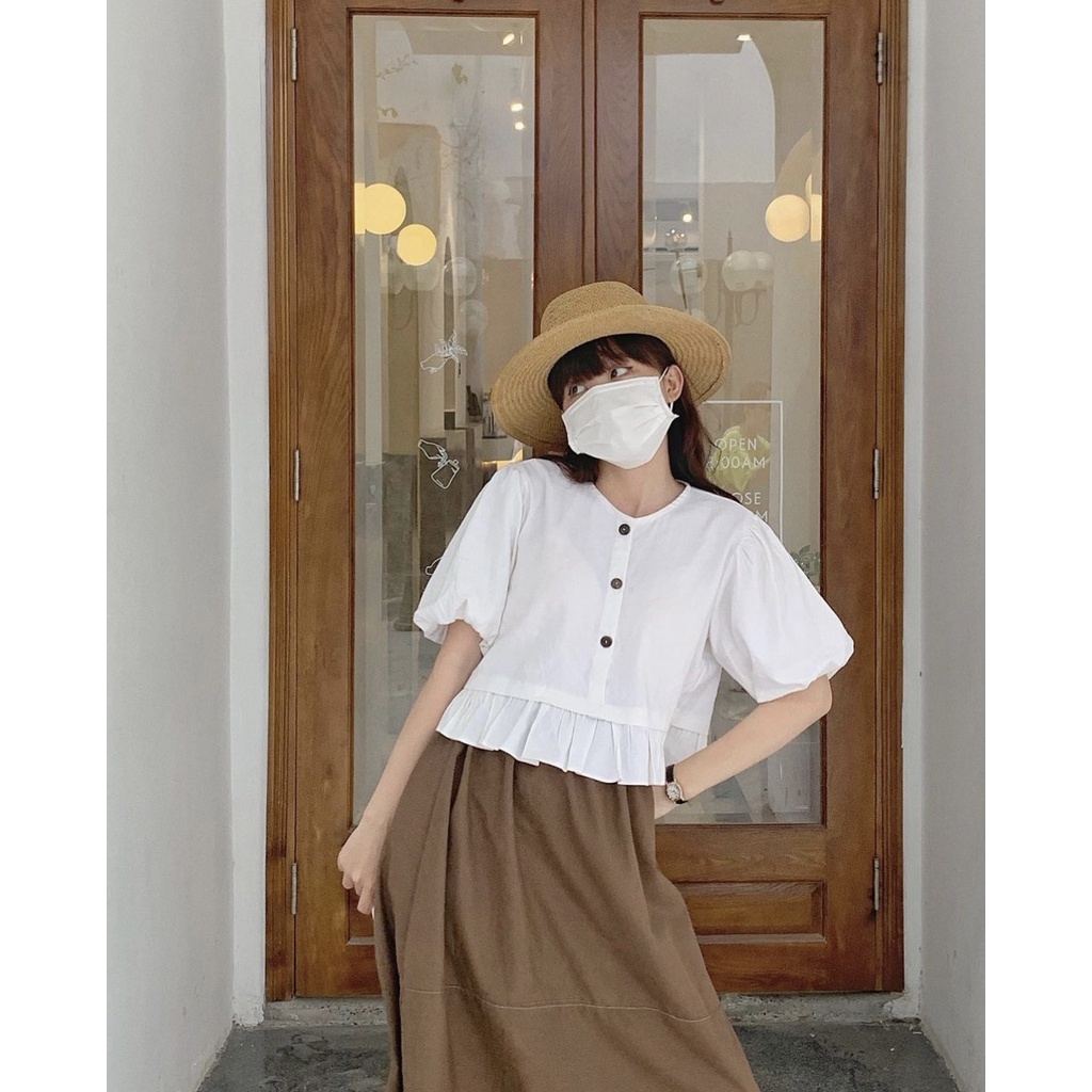 Áo croptop trắng A18 thiết kế cúc gỗ, áo dáng ngắn có thể mix với chân váy hoặc quần đều xinh, hàng chất lượng cao.