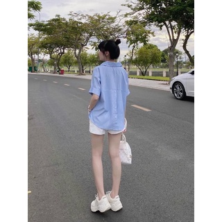 Set sơmi nút sau và short trắng