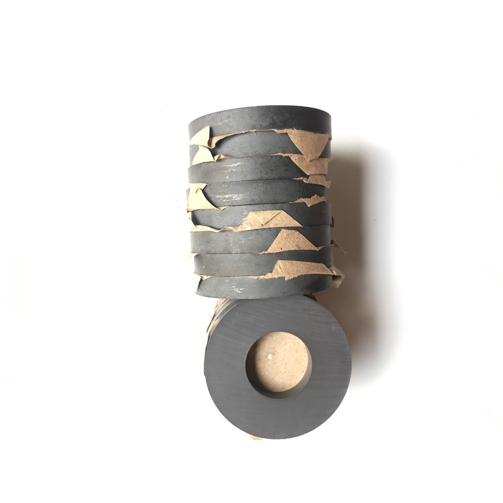 Nam châm Ferrite 70 lỗ 32 dầy 15 mm, nam châm đen, nam châm loa