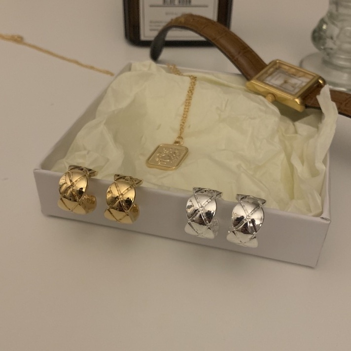 Khuyên tai kiểu dáng tròn sang chảnh Modleaf Tui earrings Hàn Quốc
