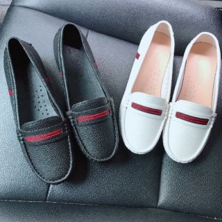 Com bo giày mọi