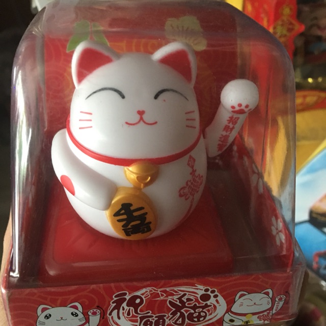 MÈO THẦN TÀI VẪY TAY