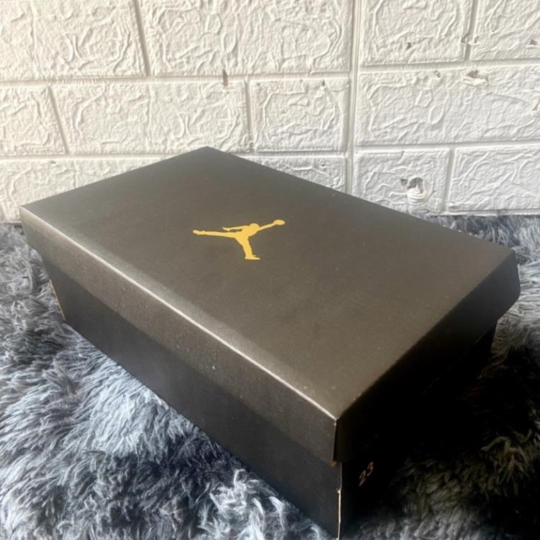 Hộp giày thể thao sneaker size 31x19x11