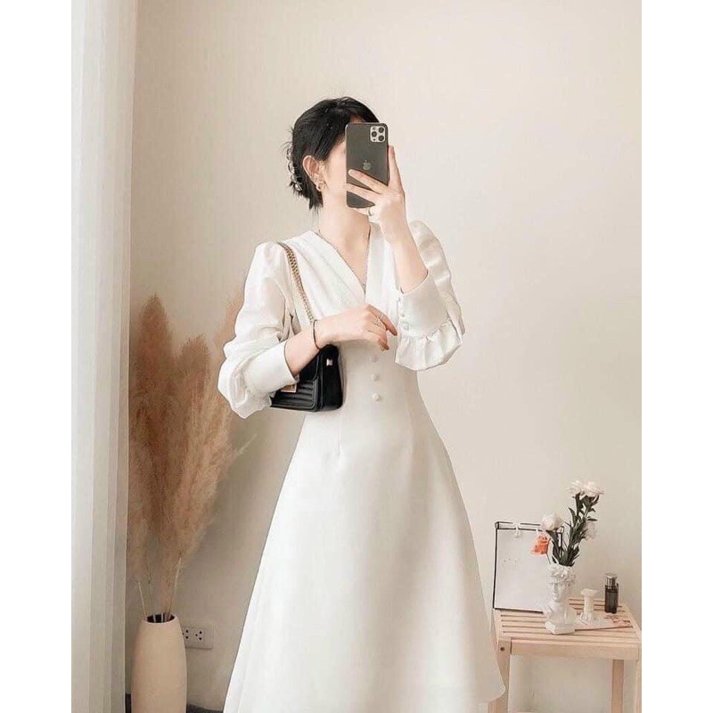 Đầm xoè cổ V đính cúc bọc màu trắng
