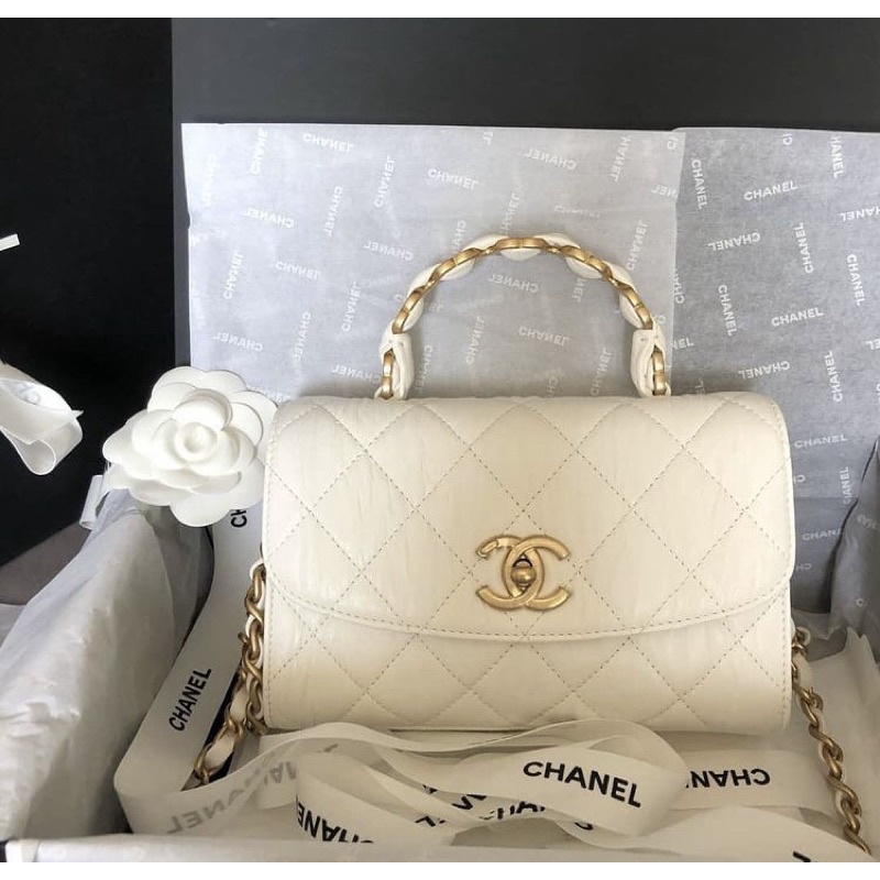 chanel gift white flap on chain with completement of Chanel