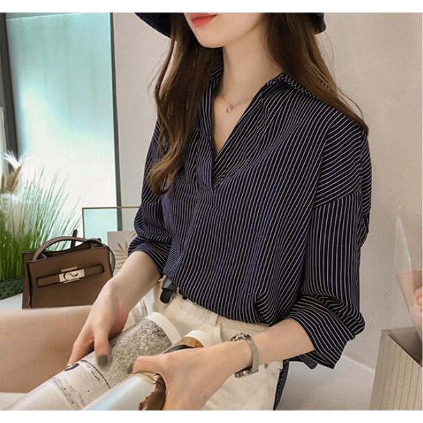 Áo Sơ Mi Nữ Tay Lửng Cổ Chữ V Họa Tiết Sọc Dọc Thời Trang