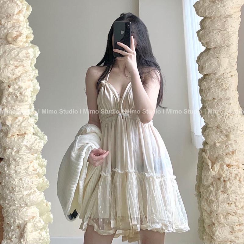 Đầm hở lưng