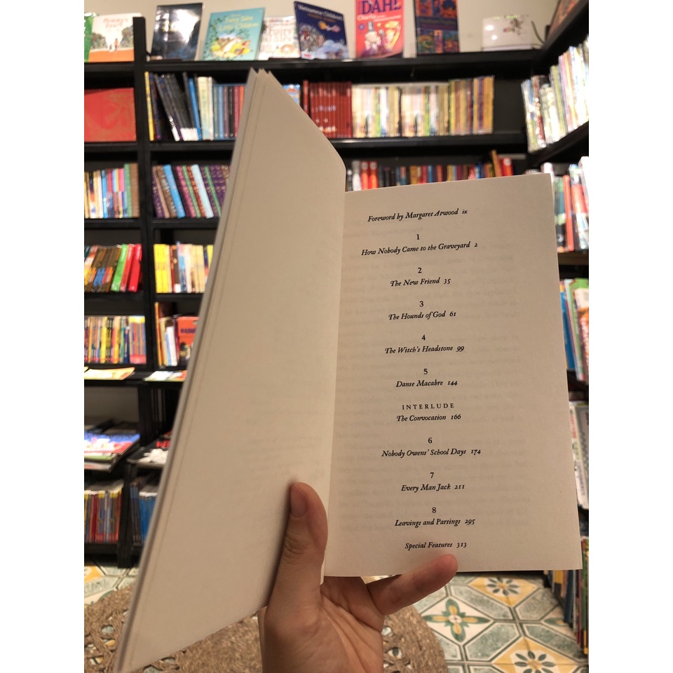 Sách - The Graveyard Book